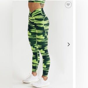 Alphalete Volt Canvas Camo Surface Power Legging Pants Pockets Women Size SMALL